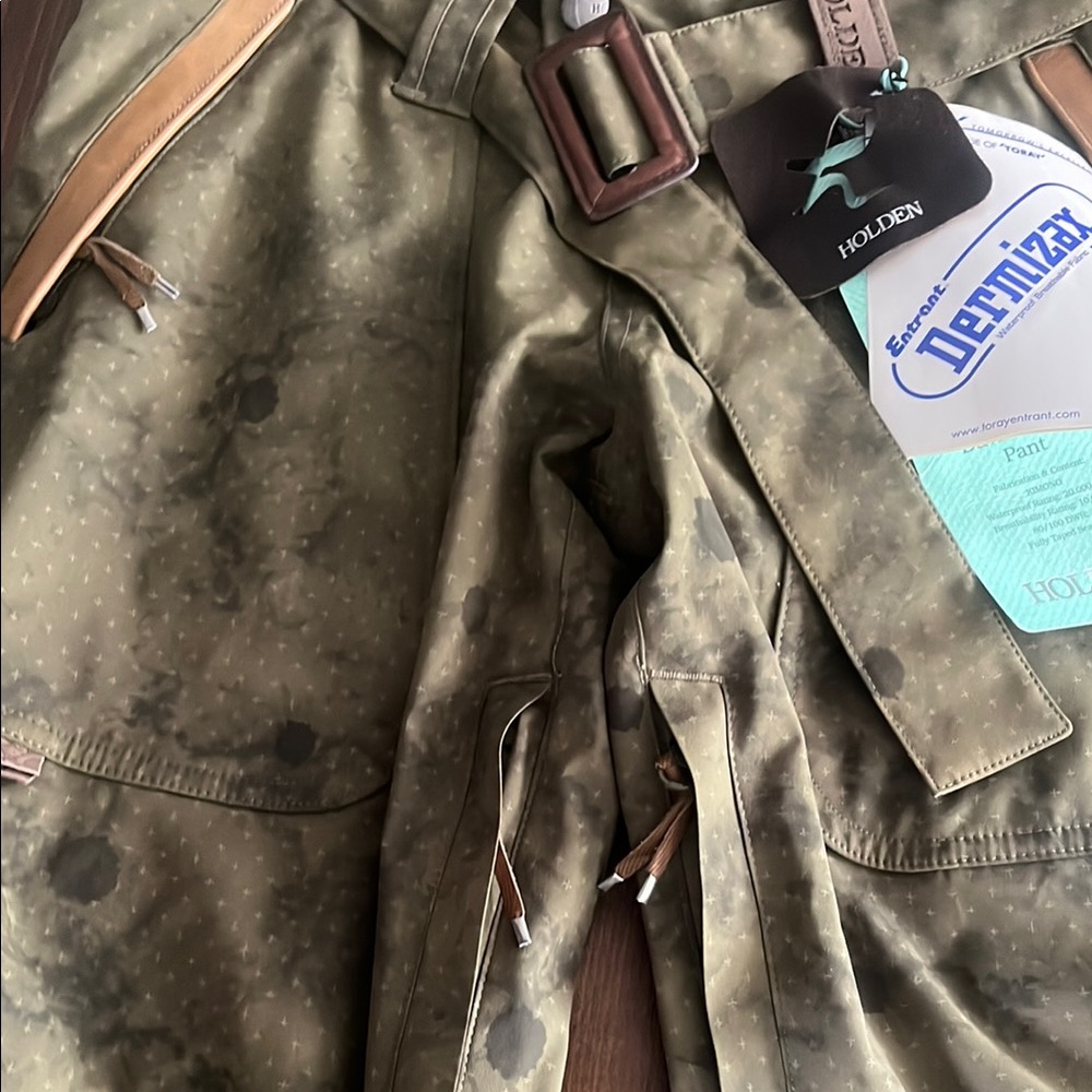 Holden Ski/snowboarding pants w/leather trim - Picture 6 of 16